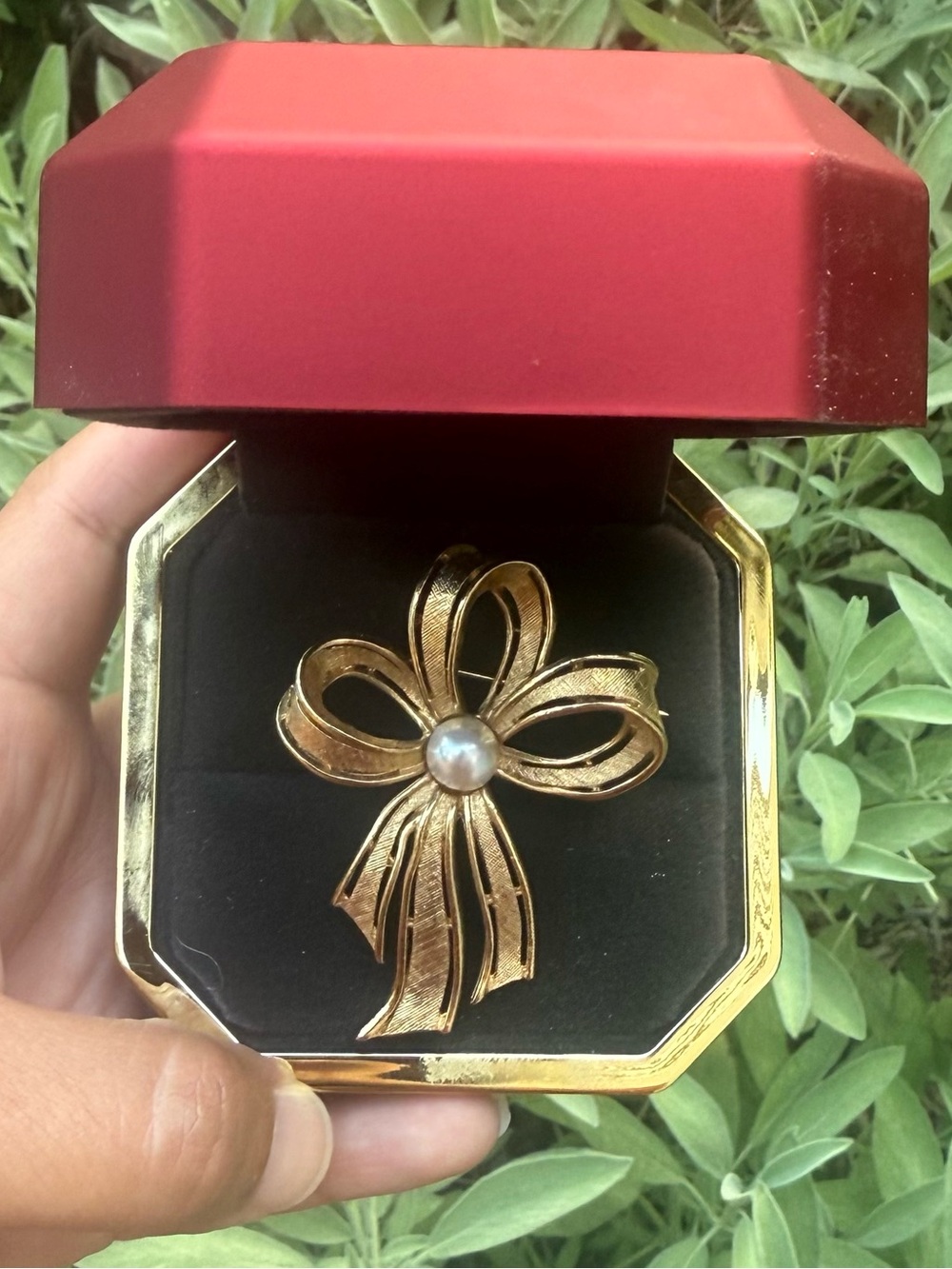 VTG 1960’s crown trifari brooch